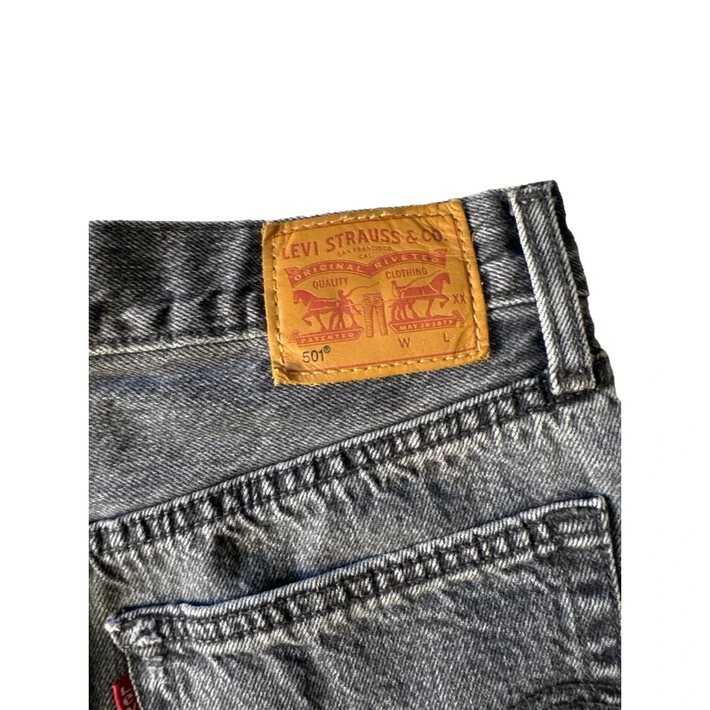 Levi's 501 Black Distressed Denim Shorts‎ Size 26 High Rise Cutoff Jean Casual